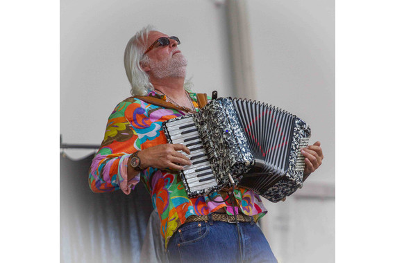 <p>HC - B Grade: Open Print - Everything is better with music <small>© Wendy Rowe</small></p>
